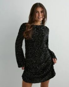 Pieces Musta – Pckam Ls Deep Back Bow Dress Jrs No