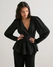 Pieces Musta – Pcmonika Ls Flounce Top Wvn D2D