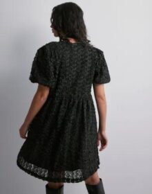 Pieces Musta – Pcnolia Ss Dress D2D