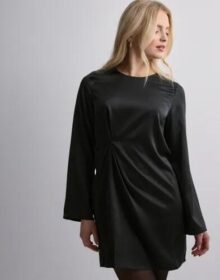 Pieces Musta – Pcnorella Ls Short Dress D2D