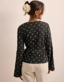 Pieces Musta – Pcnovalee Ls Tie Top