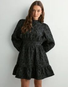 Pieces Musta – Pcorini Ls Short Dress Wvn D2D