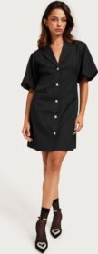 Pieces Musta – Pcsienna 2/4 Tailored Dress