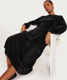 Pieces Pitkähihaiset mekot – Black – Pcjohanne Ls O-Neck Midi Dress – Mekot – Long sleeved dresses