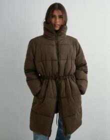 Pieces Ruskea – Pcjumbo Puffer Jacket