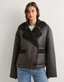 Pieces Ruskea – Pcjuno Coated Teddy Jacket