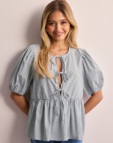 Pieces Sininen – Pcholly 2/4 O-Neck Tie Top D2D Jit