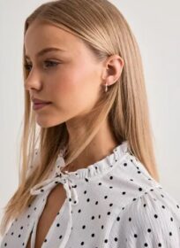 Pilgrim Hopea – Here Hoop Earrings