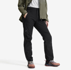 RevolutionRace > Housut > Sade- Ja Kuorihousut – Musta – Aries Pro 3L Shell Pants Naiset Black, Koko:M