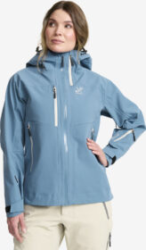 RevolutionRace > Takit > Sade- Ja Kuoritakit – Sininen – Cyclone 3L Shell Jacket Naiset Captain’s Blue, Koko:M