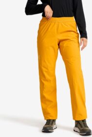 RevolutionRace > Housut > Sade- Ja Kuorihousut – Keltainen – Vector 2L Pants Naiset Golden Yellow, Koko:L