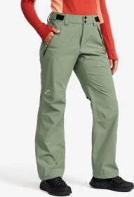 RevolutionRace > Housut > Sade- Ja Kuorihousut – Vihreä – Cloud 3L Shell Pants Naiset Dusty Green, Koko:XS