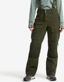RevolutionRace > Housut > Sade- Ja Kuorihousut – Vihreä – Trace Silent Pro 2L Pants Naiset Deep Depths, Koko:3XL