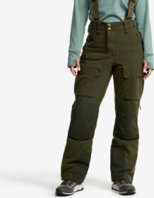 RevolutionRace > Housut > Sade- Ja Kuorihousut – Vihreä – Trace Silent Pro 2L Pants Naiset Deep Depths, Koko:S