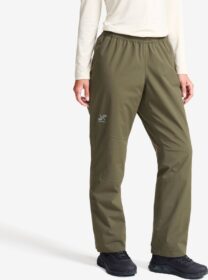 RevolutionRace > Housut > Sade- Ja Kuorihousut – Vihreä – Vector 2L Pants Naiset Forest Night, Koko:L