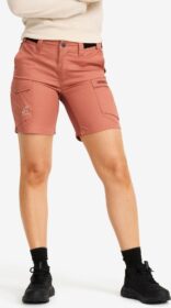RevolutionRace > Housut > Shortsit – Pinkki – Rambler Lightweight Pro Shorts Naiset Cedar Wood/Pink Mahogany, Koko:M