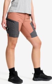 RevolutionRace > Housut > Shortsit – Pinkki – RVRC GP Shorts Naiset Pink Wood/Magnet, Koko:M