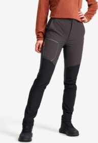 RevolutionRace > Housut > Softshell-housut – Musta – Surmount Hiking Stretch Pants Naiset Black/Obsidian, Koko:2XL