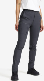 RevolutionRace > Housut > Softshell-housut – Sininen – Surmount Hiking Stretch Pants Naiset India Ink, Koko:M