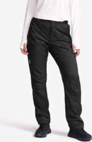 RevolutionRace > Housut > Tuulenpitävät Housut – Musta – Brisk Tech Fleece-lined Pants Naiset Black, Koko:2XL
