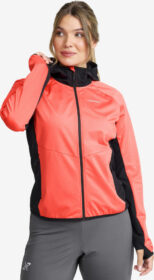 RevolutionRace > Takit > Tuulitakit – Pinkki – Pace Hooded Wind Jacket Naiset Hot Coral, Koko:M
