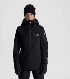RevolutionRace Takit > Sade- Ja Kuoritakit – Musta – Ultra 3L Shell Jacket Naiset Black, Koko:XS