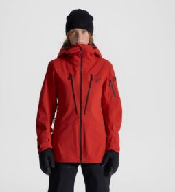 RevolutionRace Takit > Sade- Ja Kuoritakit – Punainen – Ultra 3L Shell Jacket Naiset Aura Red, Koko:XL