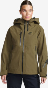 RevolutionRace > Takit > Sade- Ja Kuoritakit – Vihreä – Cyclone 3L Shell Jacket Naiset Dark Olive, Koko:2XL