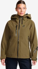 RevolutionRace > Takit > Sade- Ja Kuoritakit – Vihreä – Cyclone 3L Shell Jacket Naiset Dark Olive, Koko:L