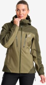 RevolutionRace > Takit > Sade- Ja Kuoritakit – Vihreä – Silence Proshell 3L Jacket Naiset Kalamata/Forest Night, Koko:S