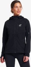 RevolutionRace > Takit > Softshell-takit – Musta – Pure Softshell Jacket Naiset Black, Koko:S
