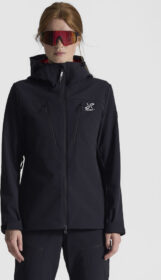 RevolutionRace > Takit > Softshell-takit – Musta – Ultra Trekk-touring Jacket Naiset Black, Koko:2XL