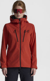 RevolutionRace > Takit > Softshell-takit – Punainen – Ultra Trekk-touring Jacket Naiset Aura Red, Koko:XL