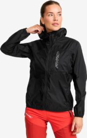 RevolutionRace Takit > Tuulitakit – Musta – Speed Hooded Windbreaker Naiset Black, Koko:XL