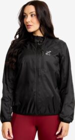 RevolutionRace > Takit > Tuulitakit – Musta – Unit Light Windbreaker Naiset Black, Koko:3XL