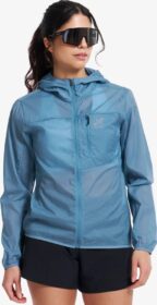 RevolutionRace > Takit > Tuulitakit – Sininen – Speed Hooded Windbreaker Naiset Captain’s Blue, Koko:XL