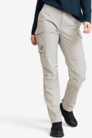 RevolutionRace Ulkoiluhousut, Vaellushousut & Retkeilyhousut – Harmaa – Adventure Cargo Stretch Pants Naiset Limestone Grey, Koko:M
