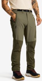 RevolutionRace Ulkoiluhousut, Vaellushousut & Retkeilyhousut – Vihreä – Elevate Pro Hiking Pants Miehet Grape Leaf/Forest Night, Koko:M