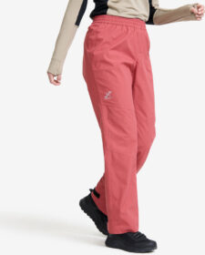 RevolutionRace > Housut > Sade- Ja Kuorihousut – Pinkki – Vector 2L Pants Naiset Holly Berry, Koko:S