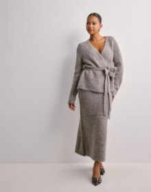 Selected Femme Harmaa – Slfgabella Hw Midi Knit Skirt