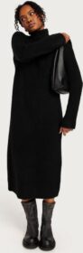 Selected Femme Neulemekot – Black – Slfmaline Ls Knit Dress High Neck N – Mekot