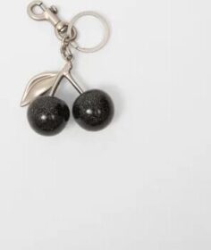 STICKYBESTIE Musta – Cherry Charm