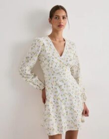Vero Moda Kukallinen – Vmaya Sofia Ls V-Neck Short Dress W
