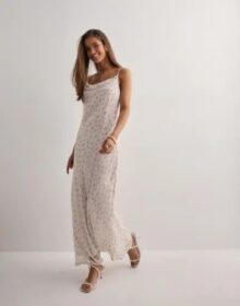 Vero Moda Kukallinen – Vmsmilla Sl 7/8 Waterfall Dress Wvn