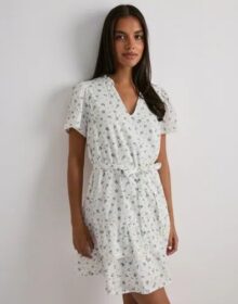 Vero Moda Kukallinen – Vmtrine Ss Short Lace Dress Wvn Noo