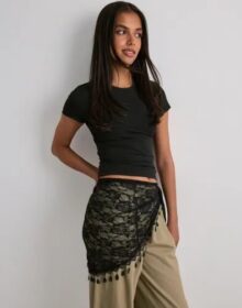 Vero Moda Musta – Awbara Lace Scarf