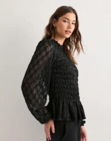 Vero Moda Musta – Awnolita Ls High Neck Smock Top