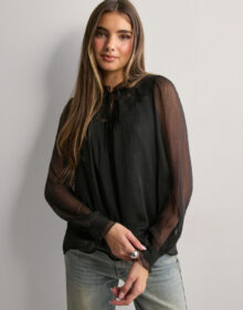Vero Moda Musta – Vmgaby Ls Top Wvn Ga