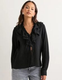 Vero Moda Musta – Vmkausa Flounce Ls Top Wvn Ga