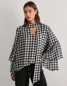 Vero Moda Musta – Vmsia Ls Flounce Top Wvn Ga